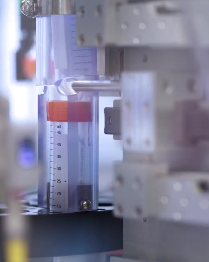 Lab automation handling sample tubes and pipetting test plates